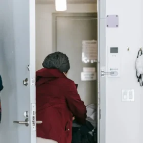 Automatic Door Pull Device